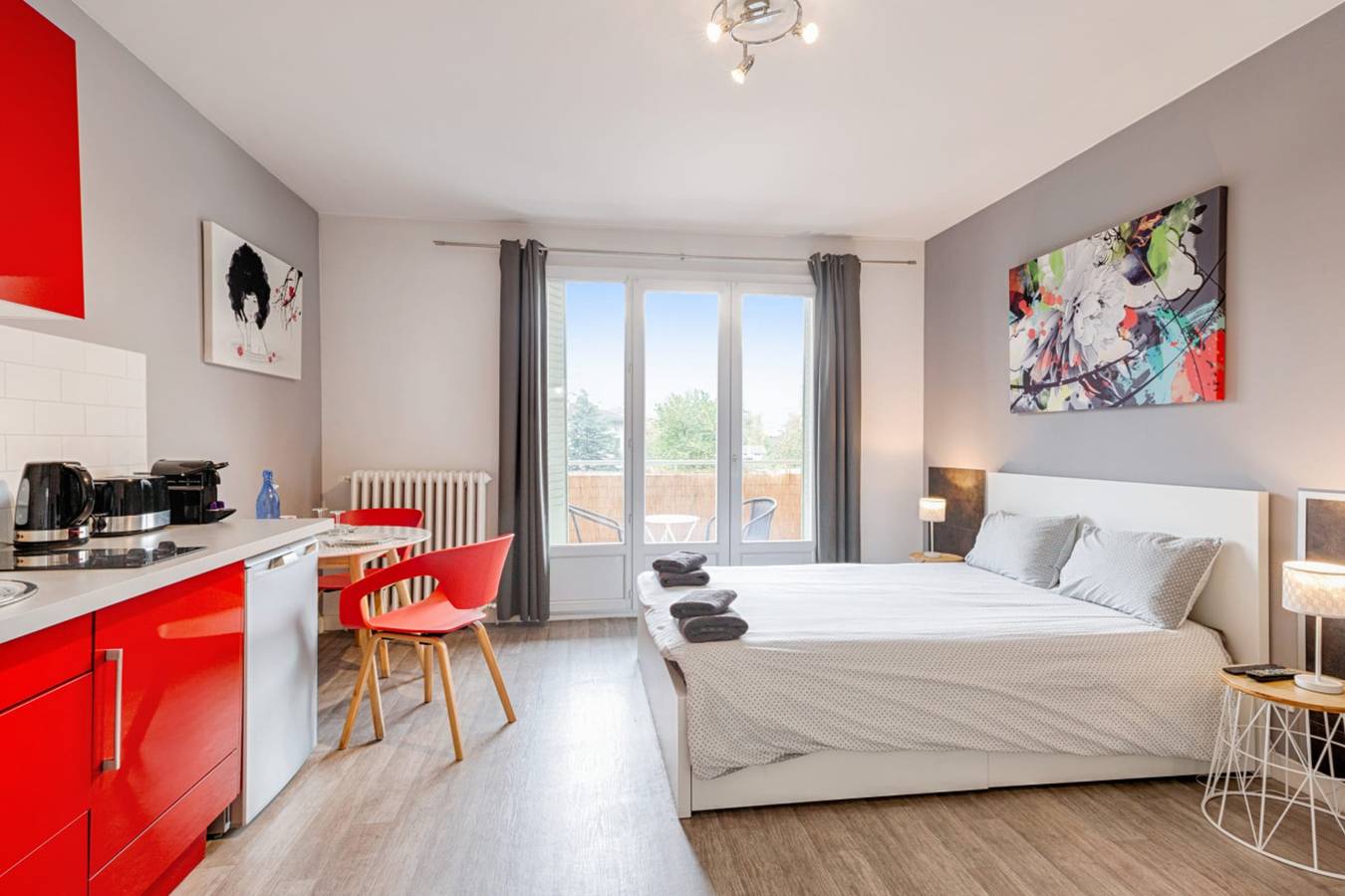 Entire studio, Annecy Studio + balcony close to old town in Cran-Gevrier, Annecy region