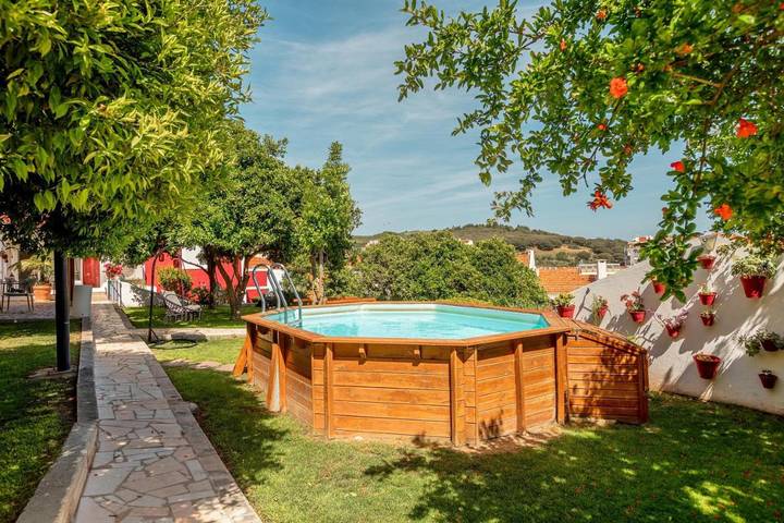 Casa de férias para 4 pessoas, com Terraço e Jardim e ainda Piscina em Alges
