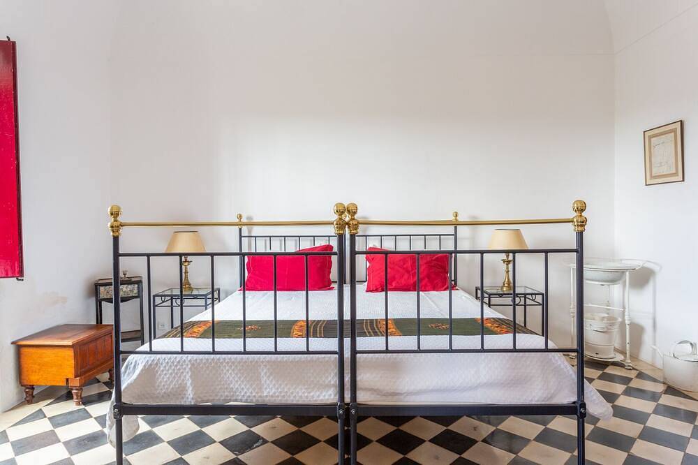 Luxurious Traditional  Farmhouse on Alentejano Cork Farm in Redondo, Distrito de Évora