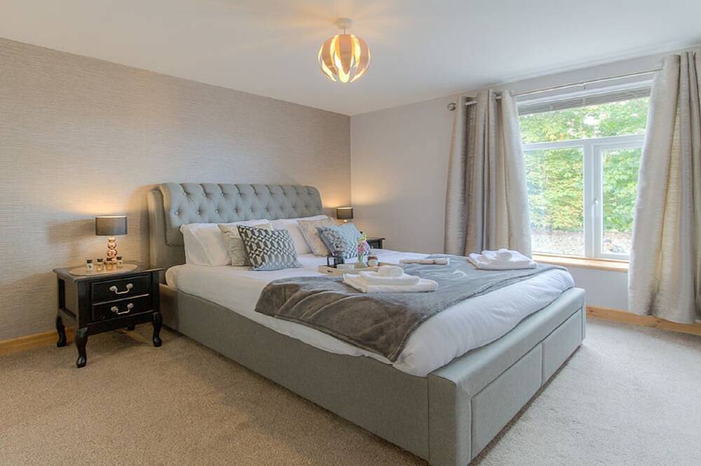Beach Breeze Cottage - Hot Tub - 3 Bedr - Pets Ok in Caister-on-Sea, Great Yarmouth