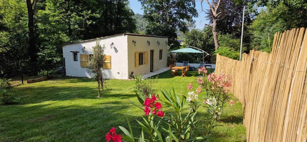Location de vacances pour 4 personnes, avec vue ainsi que jardin et piscine à Ortiporio - 3