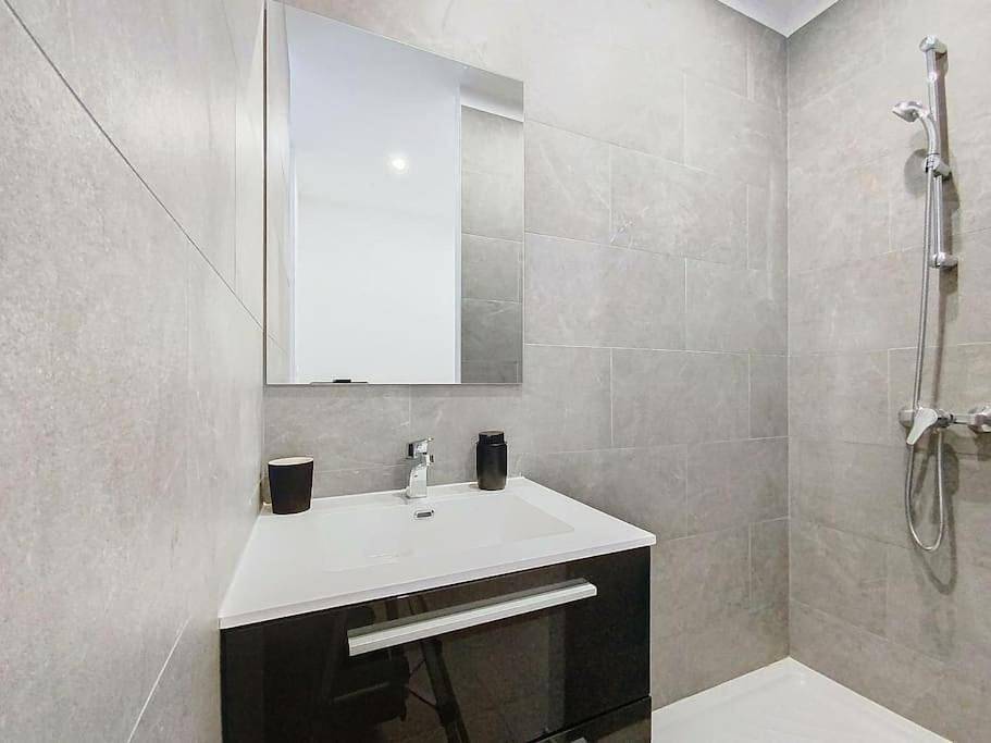 Three-Bedroom Villa in Mont Blanc, Costa mediterránea (Francia)
