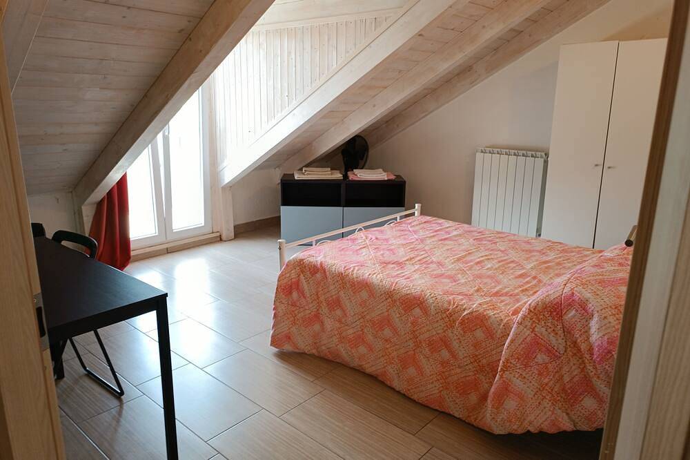 Cozy Attic at the Crossroads in Chieti, Provincia de Chieti