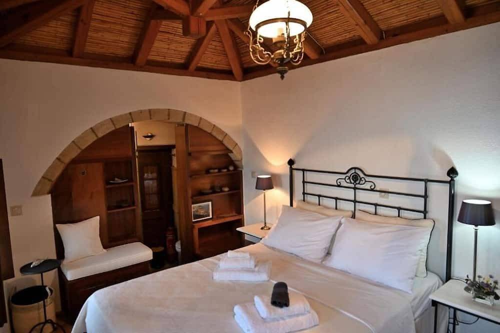 Ganze Wohnung, Charming Stay with Stunning Views -Mare – Monolithos Inn in Monemvasia, Peloponnes