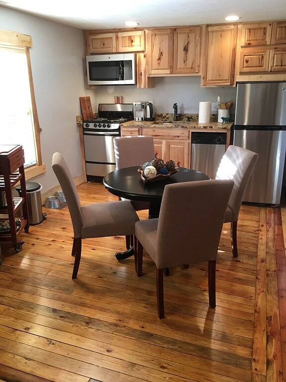 Downtown Main Street -2 Br umzäunten Hof in Blue Ridge Parkway, Blowing Rock