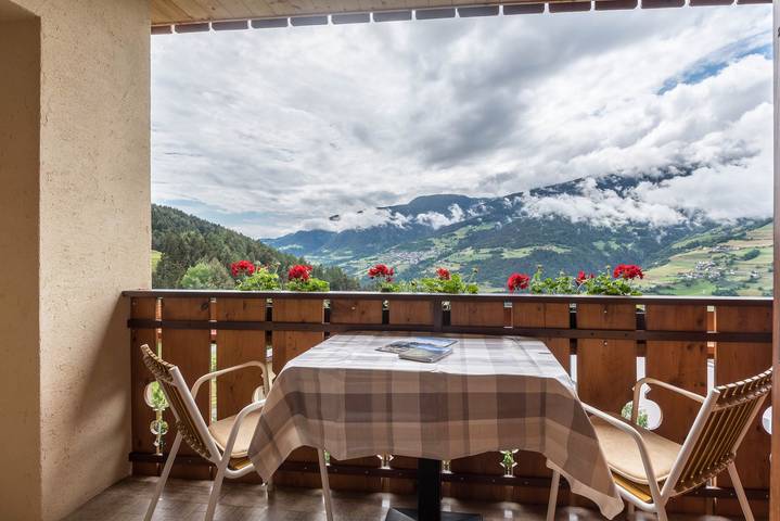 Hel lejlighed, Apartment "Haus Sonnegg - Sunset" with Mountain View, Wi-Fi, Terrace and Garden in Albions, Lajen