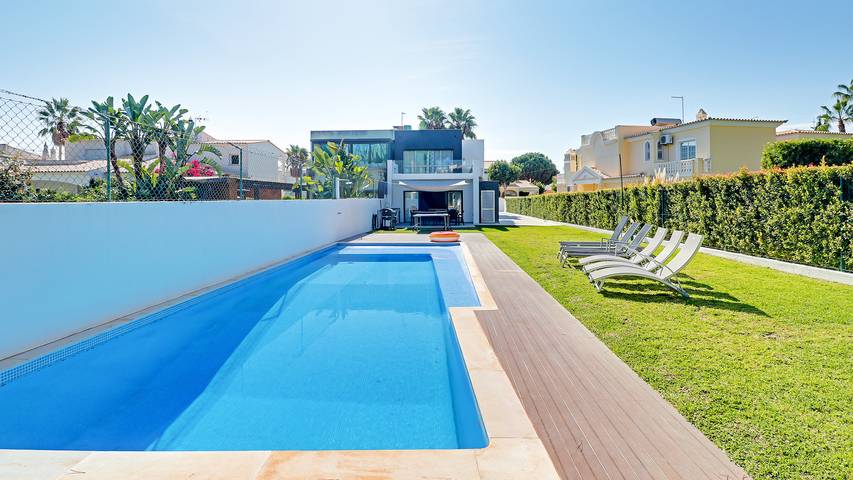 Villa para 10 pessoas, com jardim e terraço, adaptado a crianças em Quarteira