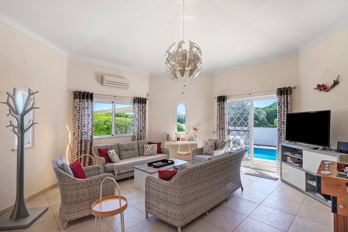 Villa 'Casa Katz' con piscina privada, Wi-Fi y aire acondicionado in Quarteira, Distrito de Faro