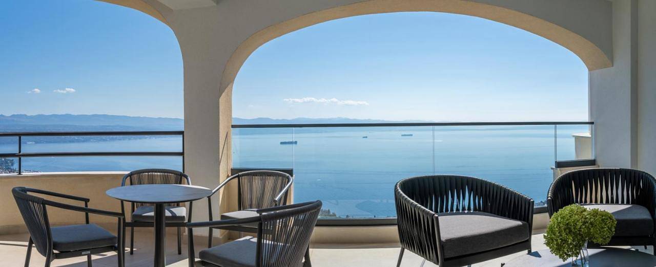 Ganze Wohnung, One-Bedroom Apartment with Balcony and Sea View in Primorje-Gorski Kotar