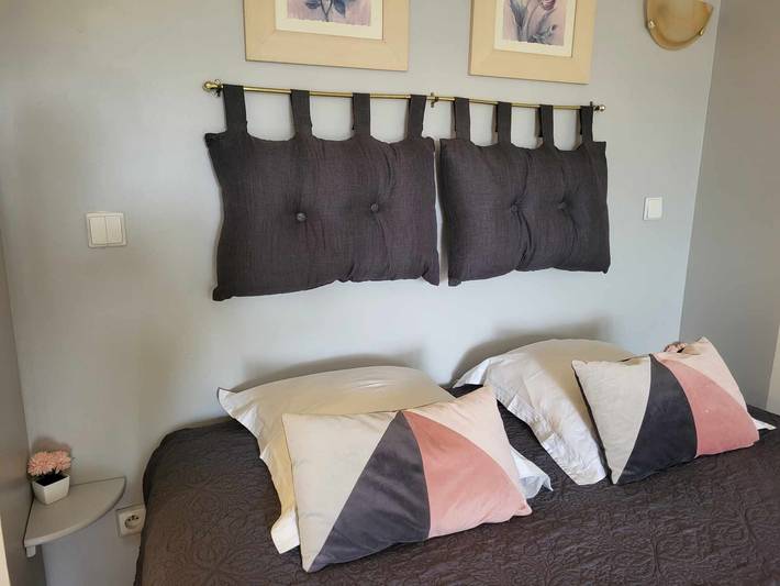 Entire studio, Studio Les Iris - Tilleul with Shared Terrace, Garden, and Wi-Fi in Monthou-sur-Cher, Sologne