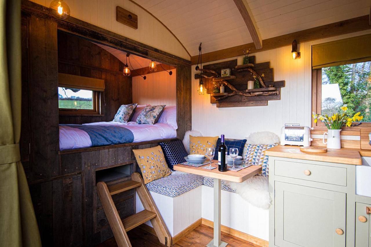 Little Ash Glamping - Luxury Shepherd's Huts in Trusham, Dartmoor