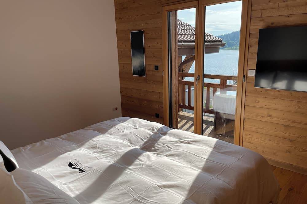 Chalets Coeur du Lac, vue Imprenable sur le Lac Saint-point in Mouthe-Lac et Mont d’Or, Doubs