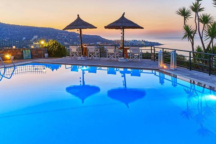 Appart’hôtel pour 4 personnes, avec vue ainsi que jardin et piscine