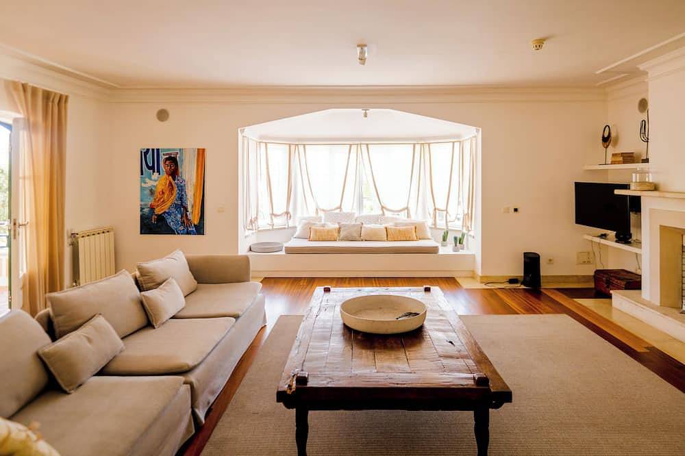 Noble Beach Villa With Private Garden and Pool in Cascais e Estoril, Costa de Lisboa