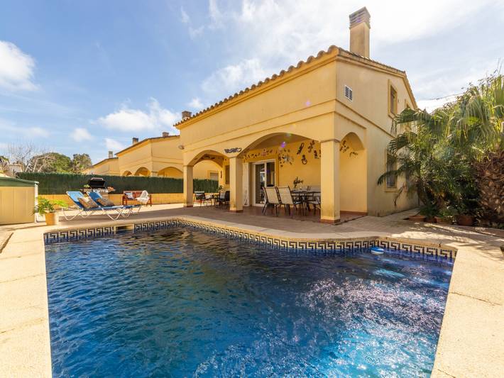 Holiday home for 11 people, with terrace and garden, with pets - 1