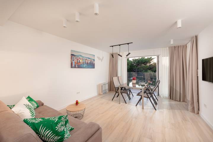 Apartament wakacyjny dla 4 osób, z Balkon/ taras i Basen w Promajna
