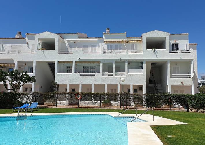Entire apartment, Vacation Apartment 'Luxury 3-bed Apartment Torreblanca' with Mountain View, Pool, Wi-Fi & Terrace in Torreblanca (Fuengirola), Fuengirola