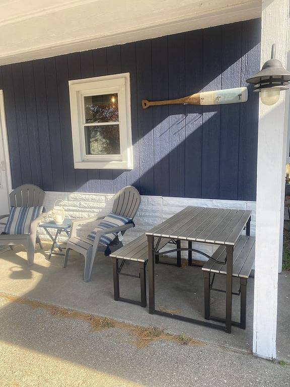 Cute, cozy, updated cottage just steps from gorgeous Houghton Lake in Prudenville, Roscommon County