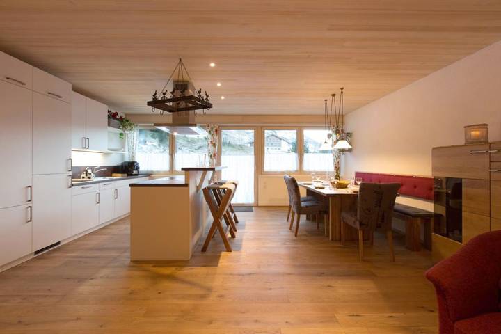 Ferienwohnung für 7 Personen, mit Balkon und Terrasse sowie Garten und Seeblick in Warth - 4
