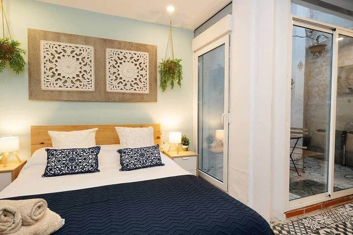 Apartamento entero, Estudio con patio a 20' Barcelona Centro / 10' a pie de playa / 15' Forum Bcn in San Adrián del Besós, Barcelonés