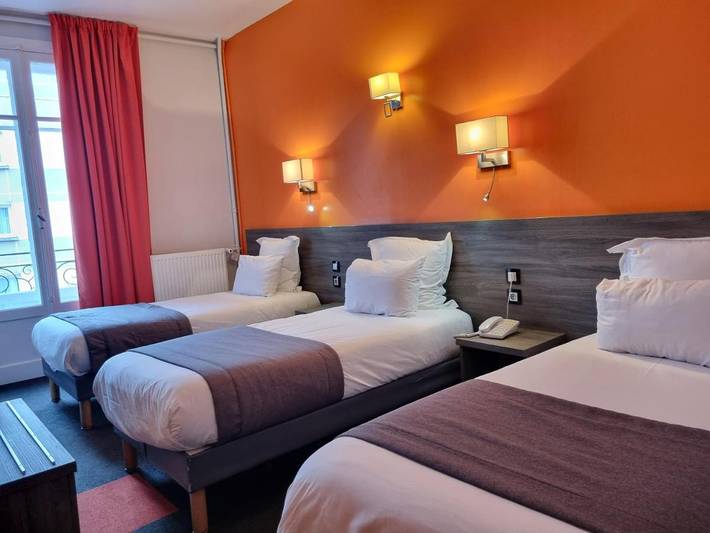 Hôtel pour 3 personnes, avec terrasse dans Gare De Chambery Challes Les Eaux - 3