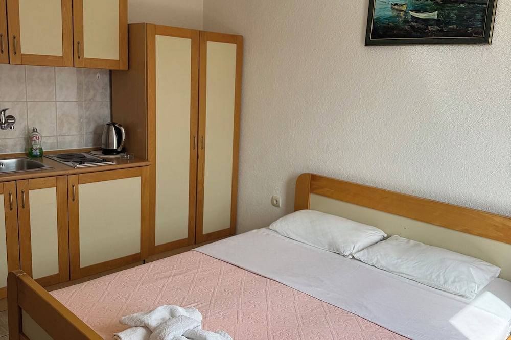Apartamento entero, Cozy 1-bedroom apartment in fantastic Budva with Ac in Budva, Municipio de Budva