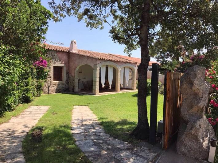 Casa vacanza per 4 persone, con giardino, con animali domestici a Arzachena