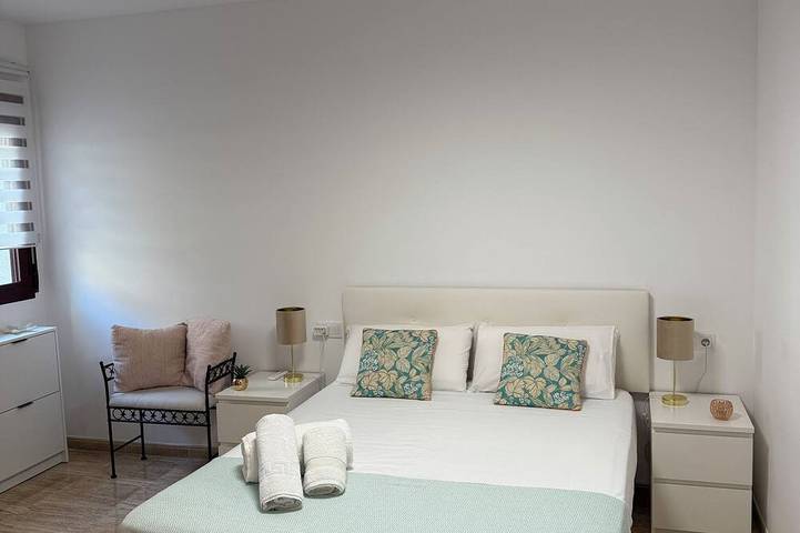 Appartement entier, Precioso Piso Recién Reformado Todo a Estrenar en Primera Línea de Playa in Playa del Tesorillo (Almuñecar), Almuñecar