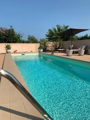 Cottage pour 6 personnes, avec jardin ainsi que vue et piscine, animaux acceptés dans Mignataja
