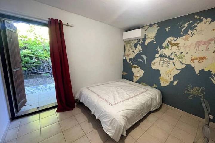 Large villa with swimming pool - quiet - close to the sea - superbly equipped - 8 people in La Gaude, Mediterranean Coast (France)