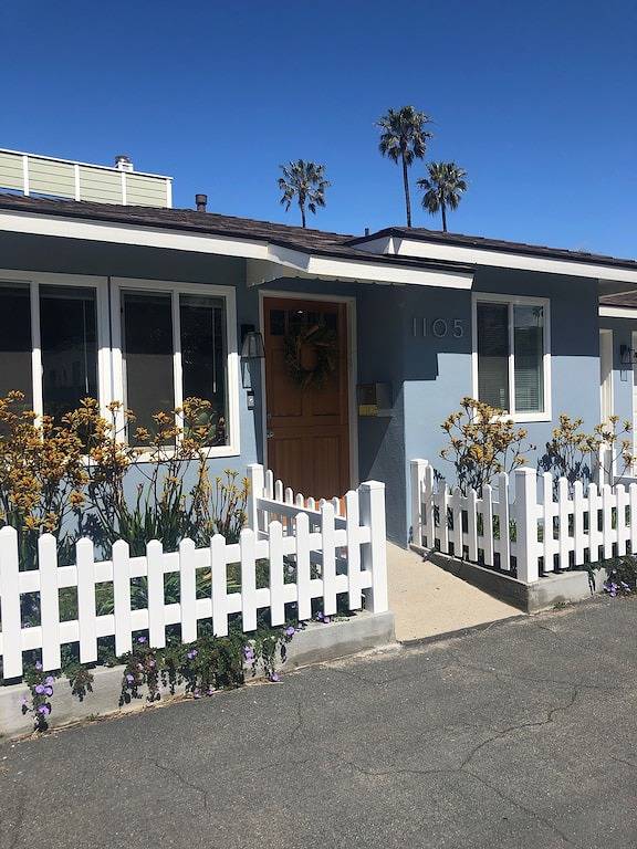 Neuer, charmanter Strandbungalow im Herzen von Seaside Ventura in Ventura Beach, Ventura