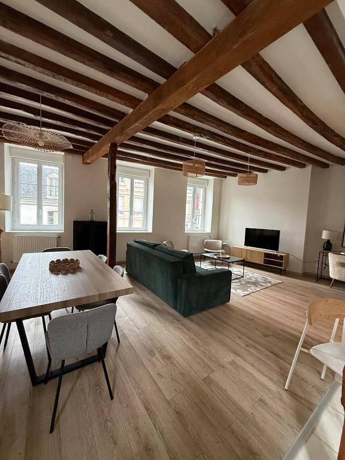 Appartement entier, Three-Bedroom Apartment in Vierzon, Région de Vierzon