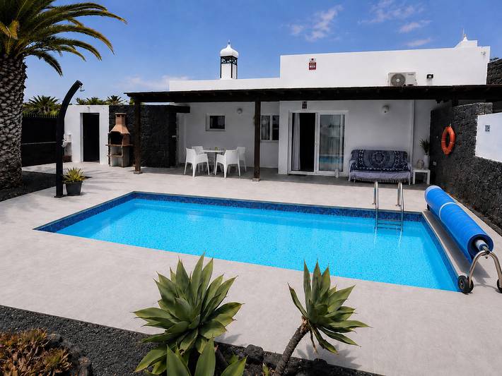 Ferienhaus für 4 Personen, mit Meerblick und Balkon/Terrasse sowie Garten
