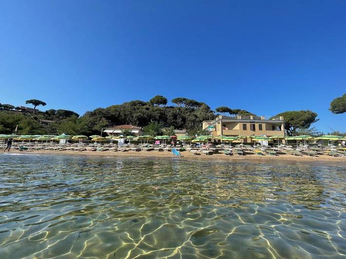 Appartamento per 5 persone, con giardino e panorama, adatto a famiglie con bambini in Naregno