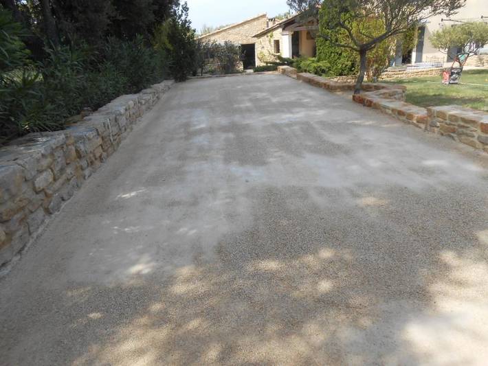 Location de vacances pour 4 personnes, avec jardin ainsi que vue et piscine à Saint-Victor-la-Coste - 2