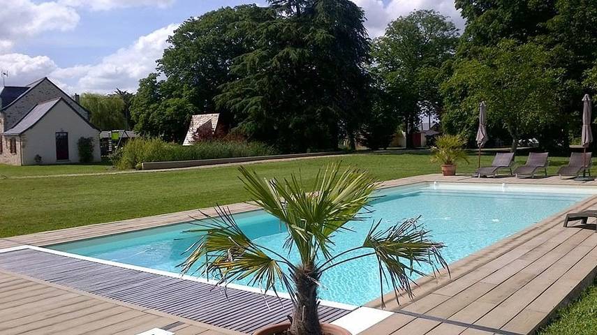 Gîte pour 22 personnes, avec piscine ainsi que terrasse et jardin