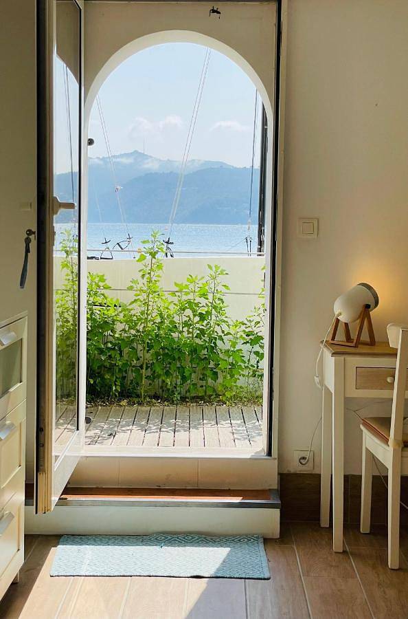 Appartement entier, Apartment with Sea View in Les Sablettes, Côte méditerranéenne (France)