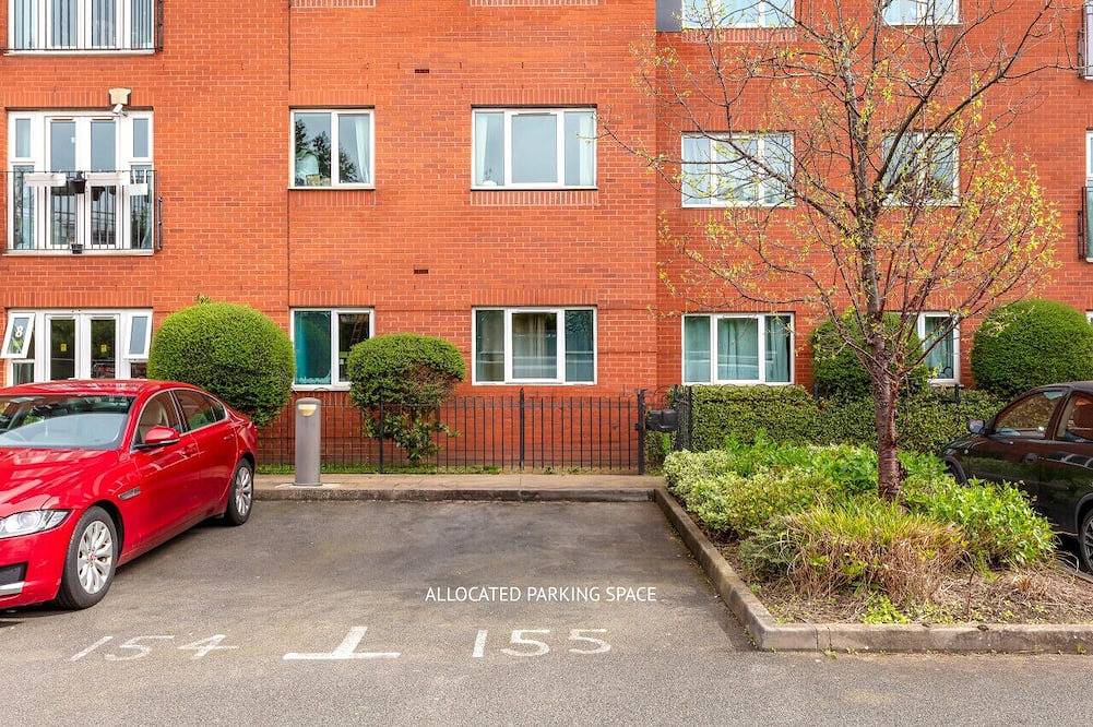 Entire apartment, City Centre Flat - Free Parking, Wifi & Smarttv in Coventry, Birmingham Area