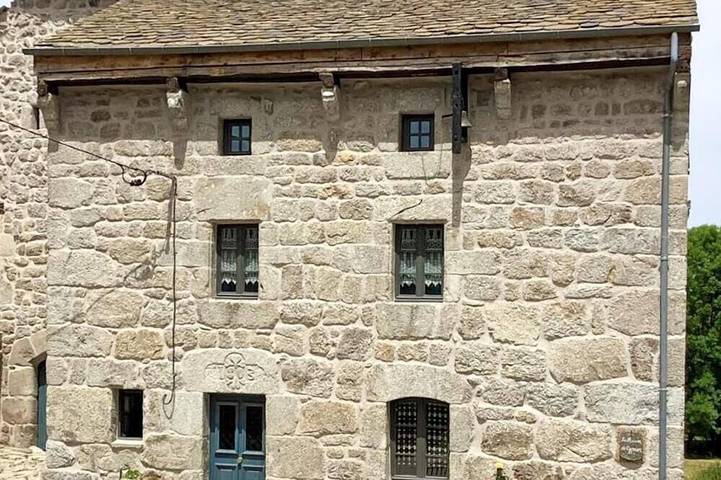 Location de vacances pour 6 personnes dans Chastel-Nouvel