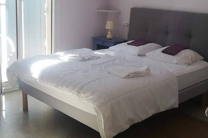 Location de vacances pour 6 personnes, avec terrasse ainsi que jardin et jacuzzi, animaux acceptés à Pierrelongue - 2