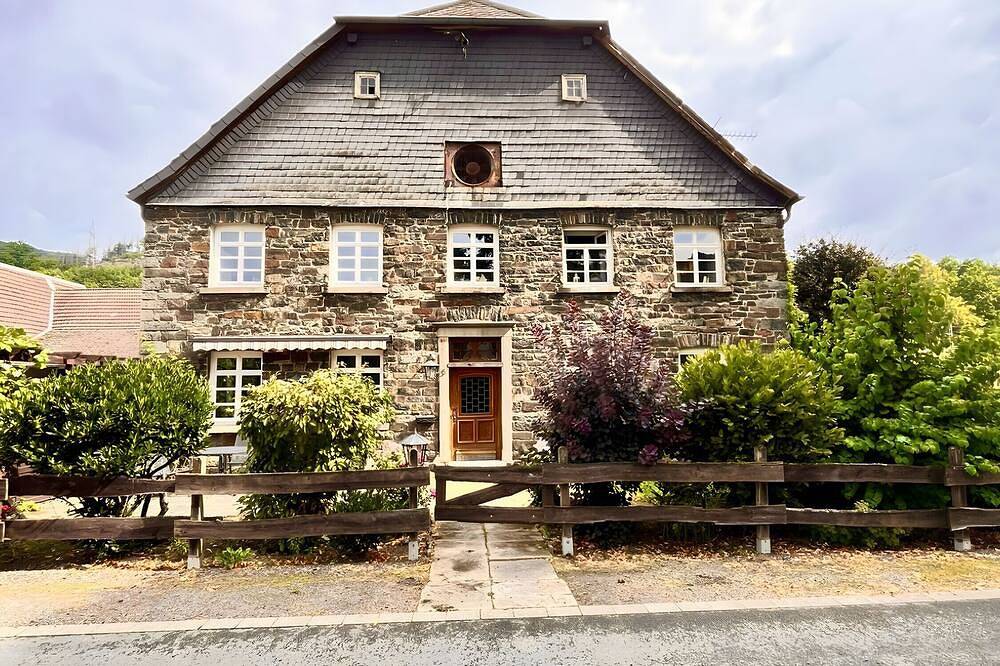 Bauernhaus 'Kempers Auszeit' mit Bergblick, privater Terrasse und Wlan in Plettenberg, Märkischer Kreis