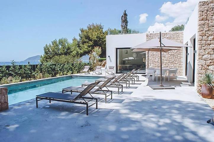 Villa for 8 people, with Terrace and Garden as well as Pool in S'Argamassa