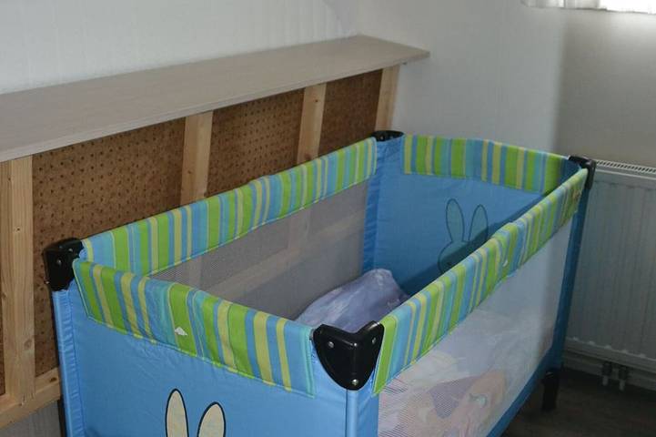 Chalet für 4 Personen, mit Garten und Terrasse in Serooskerke - 2