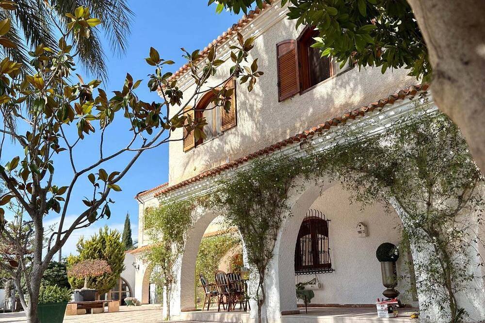 Finca for events (family reunions, birthdays, weddings, seminars...) in Elda, Alicante Inland