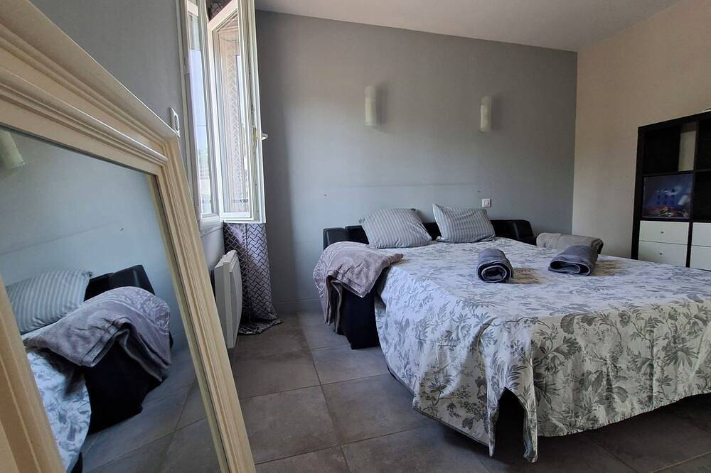 Large Modern Villa With Pool This Summer In Provence in Saint-Saturnin-lès-Avignon, Vaucluse