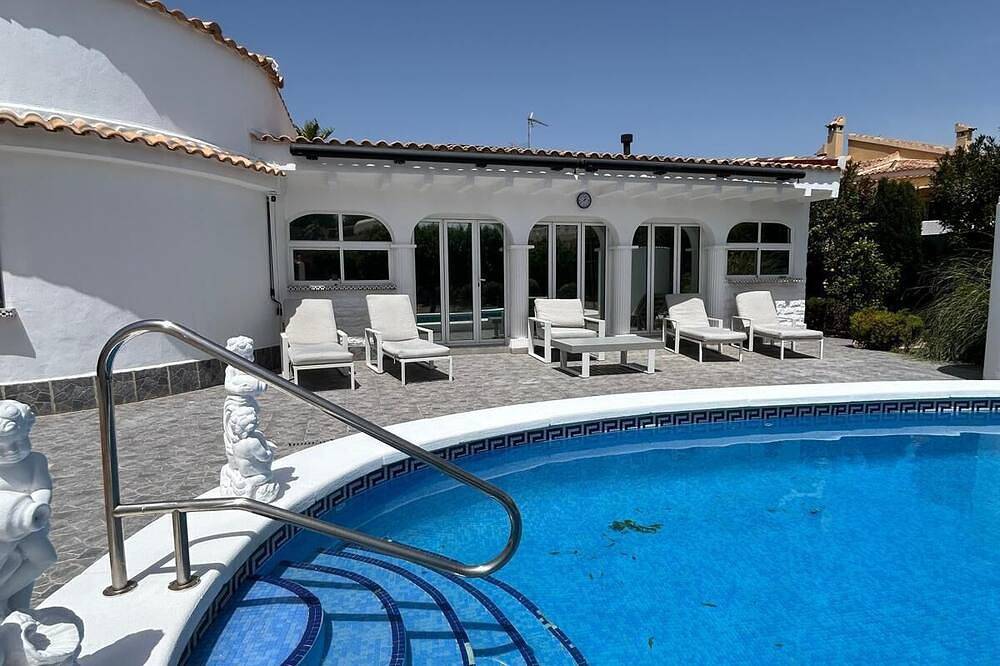 5min from the beach, comfortable villa with pool and large garden, in San Fulgencio, Costa Blanca