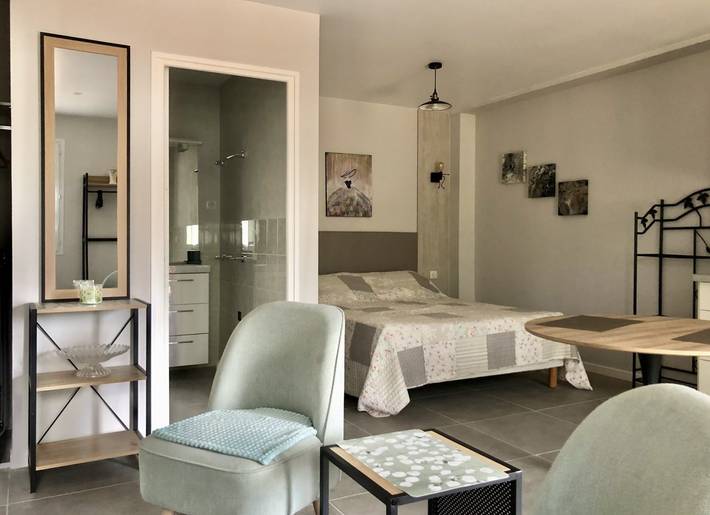 Gîte pour 2 personnes, avec piscine ainsi que terrasse et jardin à Mauzens-et-Miremont