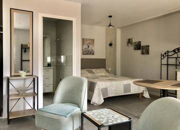 Gîte pour 2 personnes, avec piscine ainsi que jardin et terrasse à Mauzens-et-Miremont