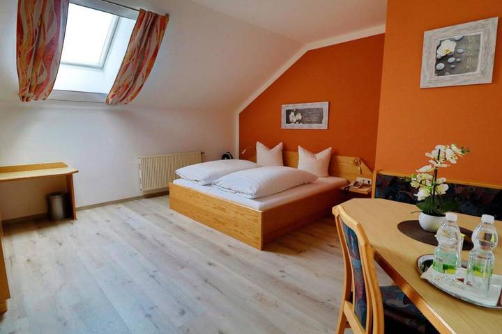 Hotel für 2 Personen, mit Terrasse und Garten in Wels