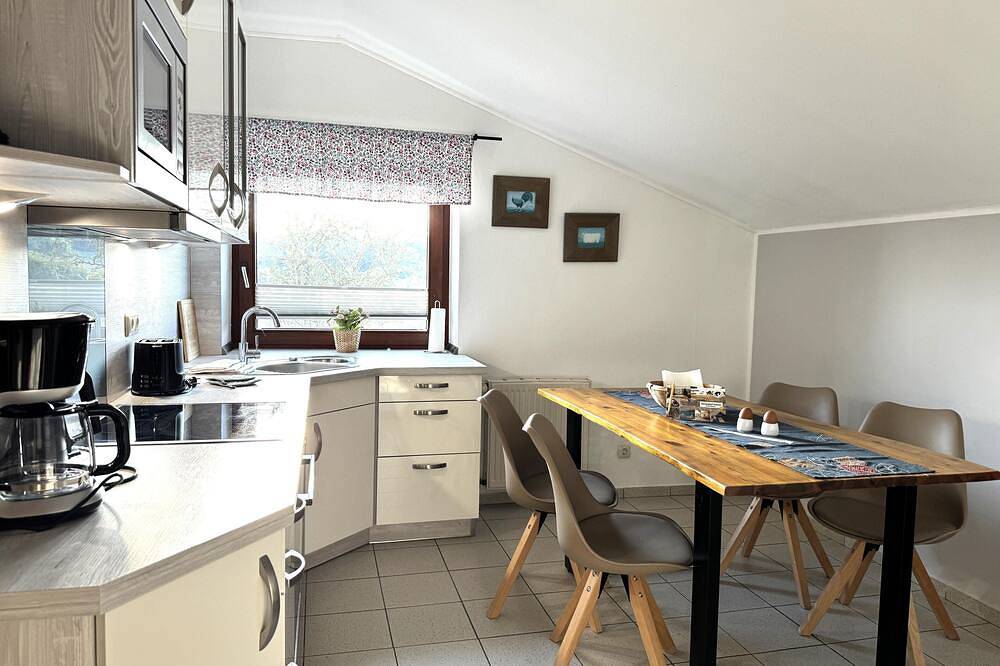 Ganze Wohnung, 4-Sterne Ferienwohnung Waldblick mit Balkon & Landschaftsblick in Kabelhorst, Ostholstein